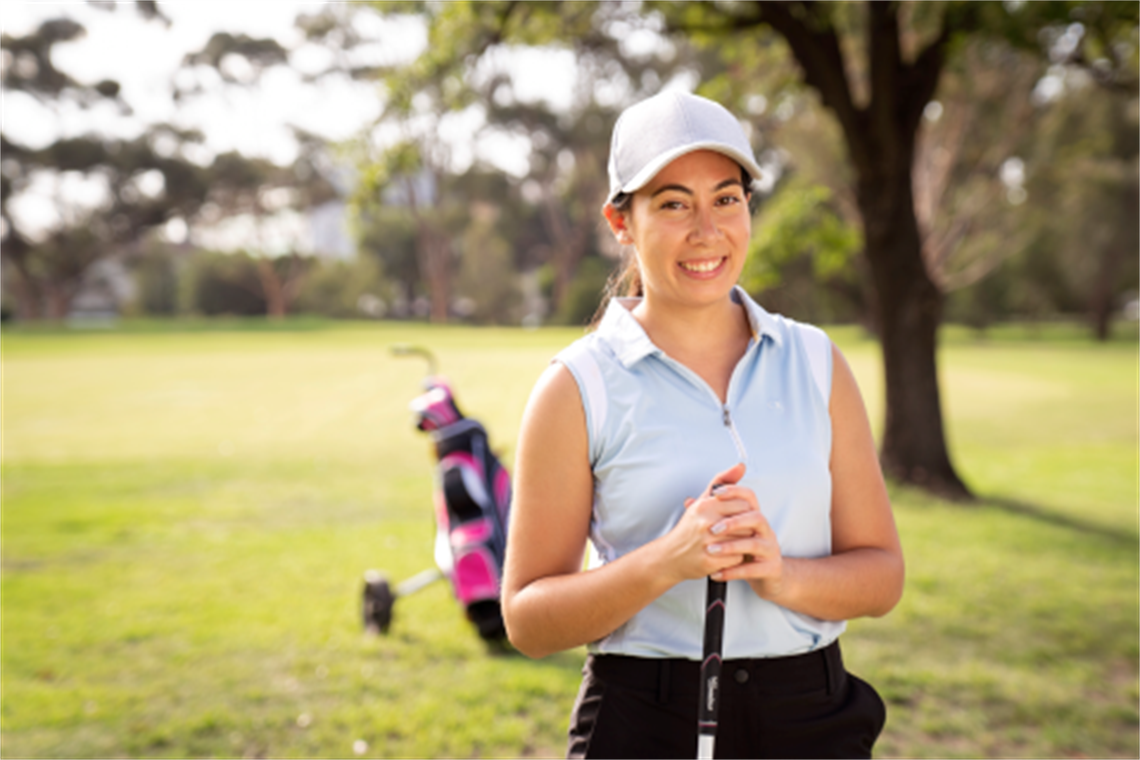 woman_holding_a_golf_club_at_a_golf_course_Golf.png