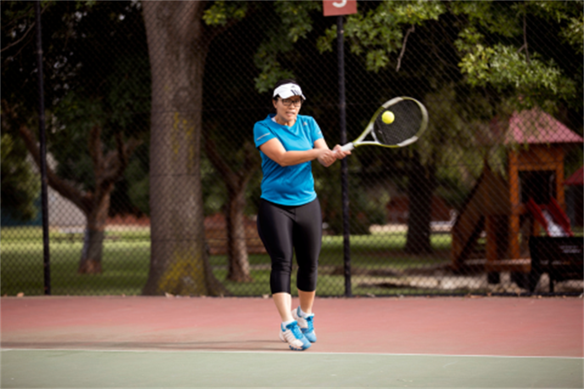 woman_playing_tennis.png