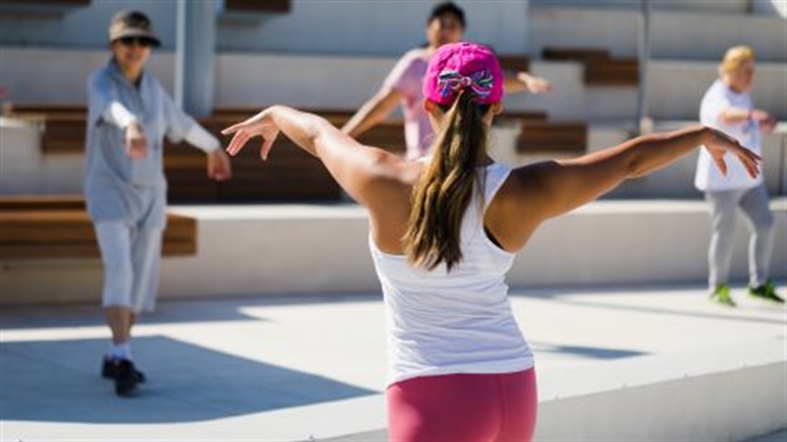 Zumba_instructor_at_Prahran_Square.jpg