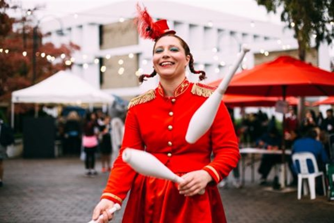 Amazing_Hazel_wearing_a_red_and_gold_circus_coat_and_jugglingg